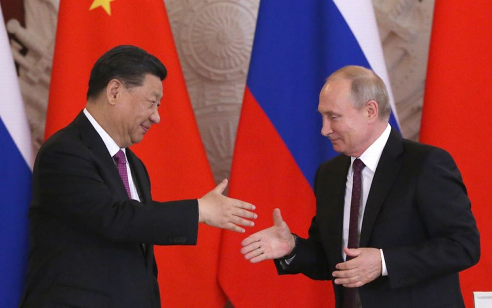 الصين تعانق بوتين.. وتمسك بيد أوروبا