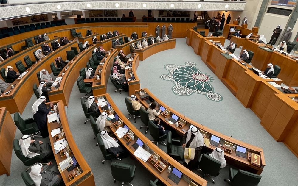 الكويت بين مجلسَيْن: انتخابات مبكّرة أو تعليق الحياة البرلمانية