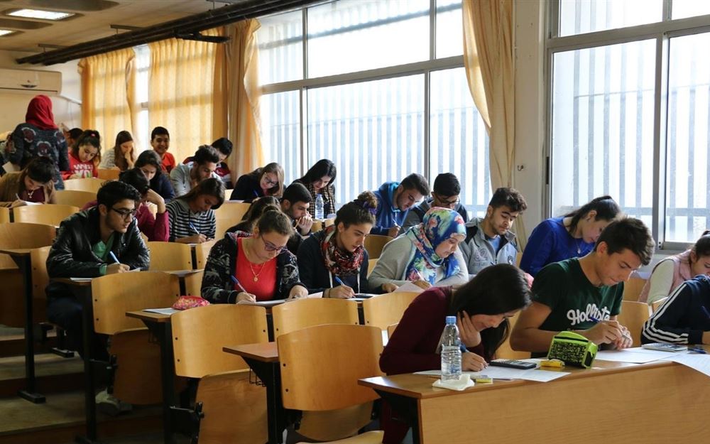 #امتحانات_الموت في “الجامعة اللبنانية”:  80 ألف طالب مهدّدون بـ”موجة كورونا” عاصفة