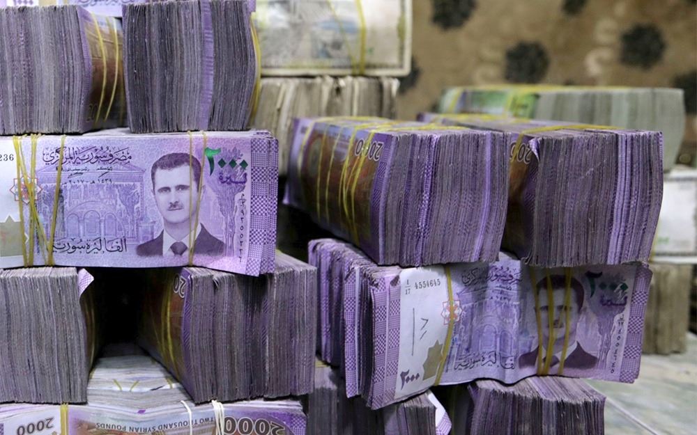الأسد يبتزّنا بـ”ودائع السوريّين” بعد تحسّسه قرب وقف الدعم