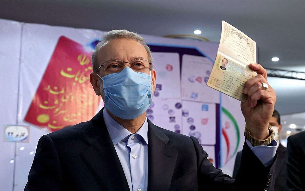 مناورة محافظي إيران: دعم لاريجاني.. لتفريق المتشدّدين