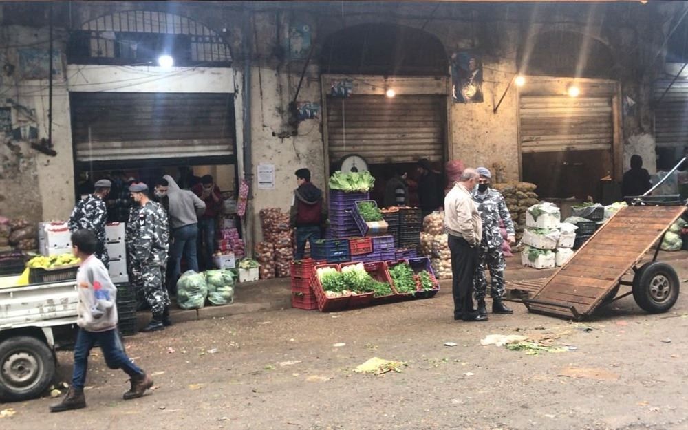 طرابلس تتفلّت من “الإقفال”: جائعون ومتسوّلون… وضَجِرون