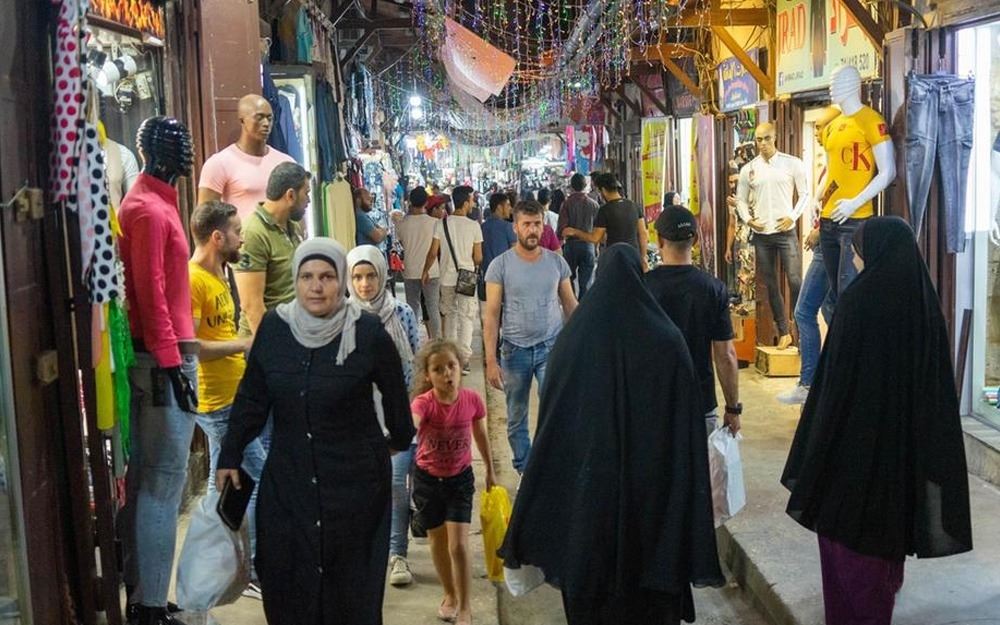 “دولار الاغتراب” ينقذ موسم الأعياد في طرابلس