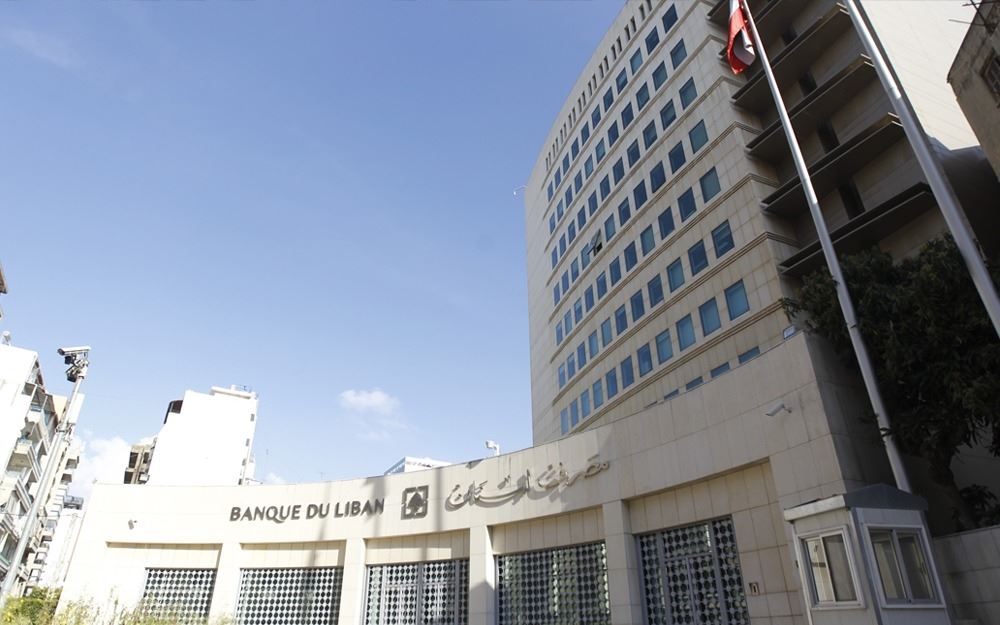 “لوموند” الفرنسية: مصرف لبنان “دولة داخل الدولة”، ممنوع اللمس أو الاقتراب