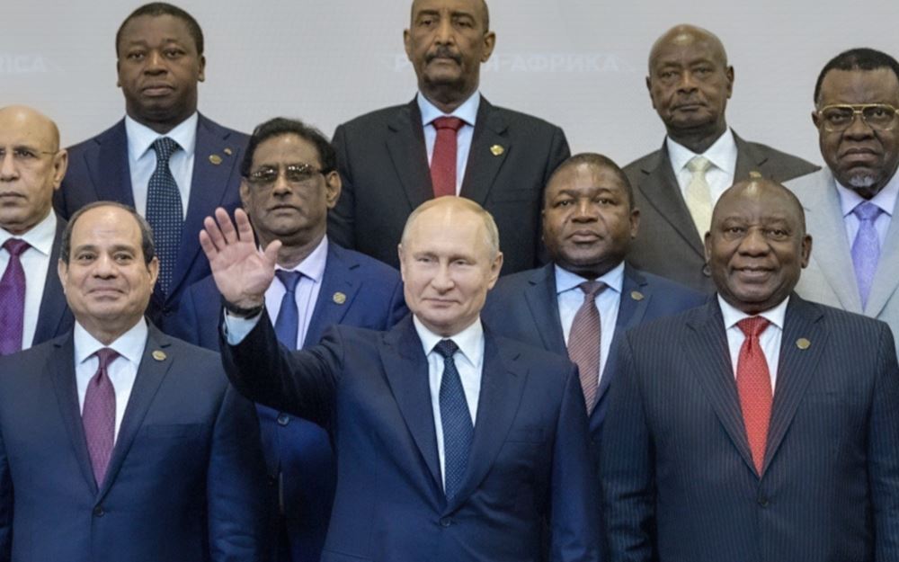 روسيا تزاحم فرنسا… على “ثروات” إفريقيا