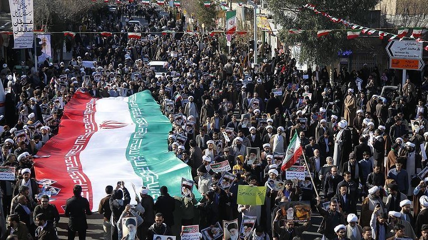 إيران بين الدّولة والثّورة